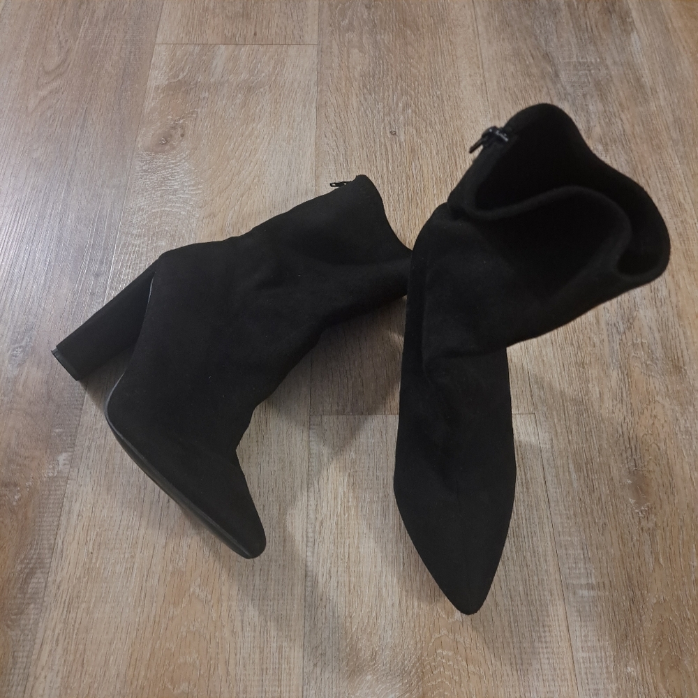 Boohoo Women's Black Triangle Block Heel Suede-like Boots Back Zipper Size 7 /40